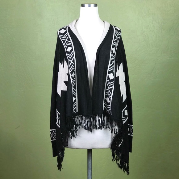 ROMEO + JULIET COUTURE Southwestern Boho Sweater M - Picture 5 of 8